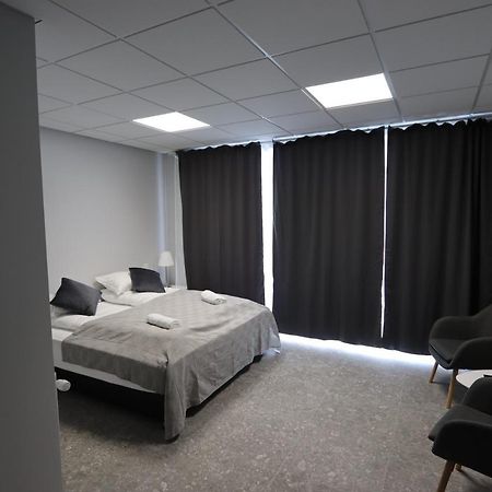 Hotel Tjarna Njarthvik Bagian luar foto