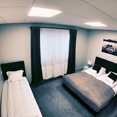 Hotel Tjarna Njarthvik Bagian luar foto