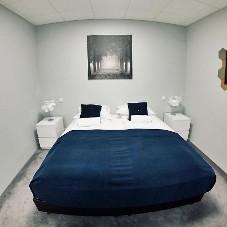 Hotel Tjarna Njarthvik Bagian luar foto