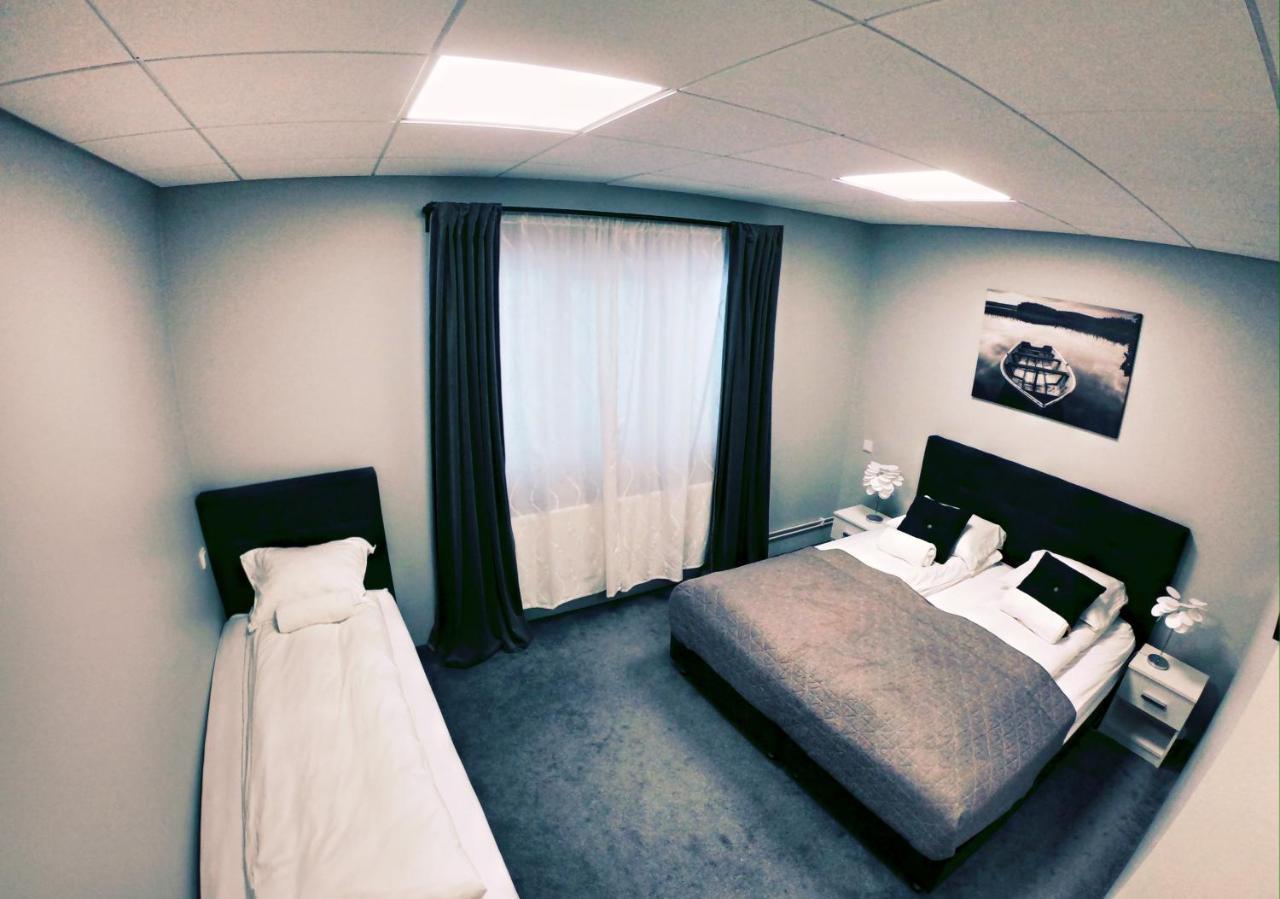 Hotel Tjarna Njarthvik Bagian luar foto