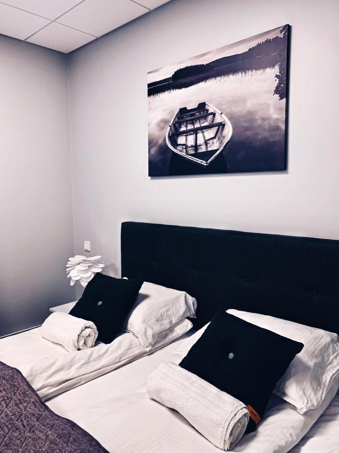 Hotel Tjarna Njarthvik Bagian luar foto
