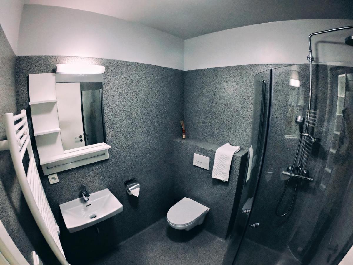 Hotel Tjarna Njarthvik Bagian luar foto