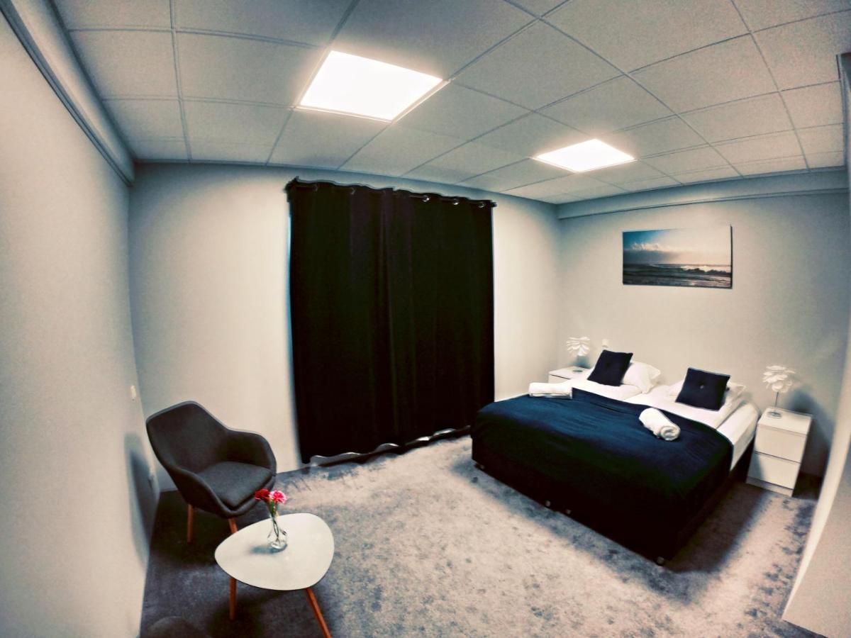 Hotel Tjarna Njarthvik Bagian luar foto