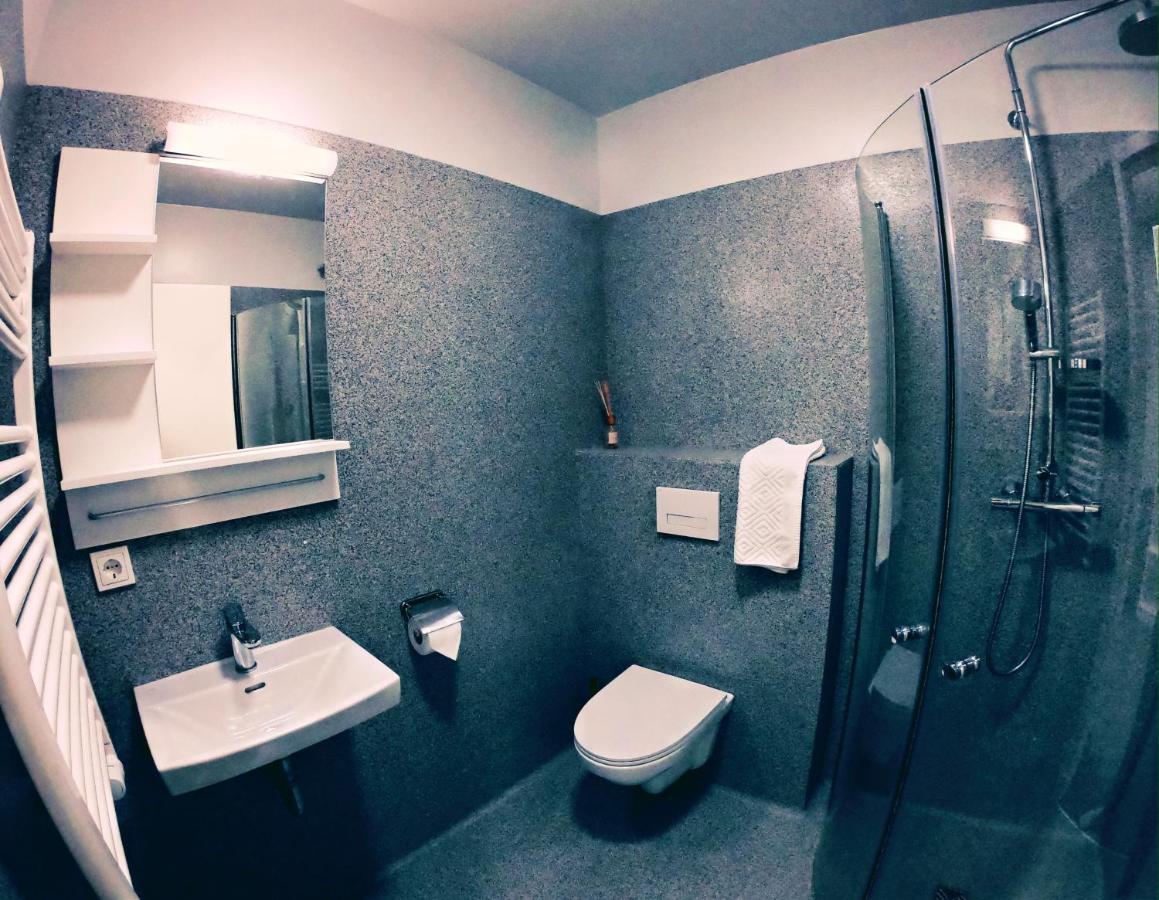 Hotel Tjarna Njarthvik Bagian luar foto