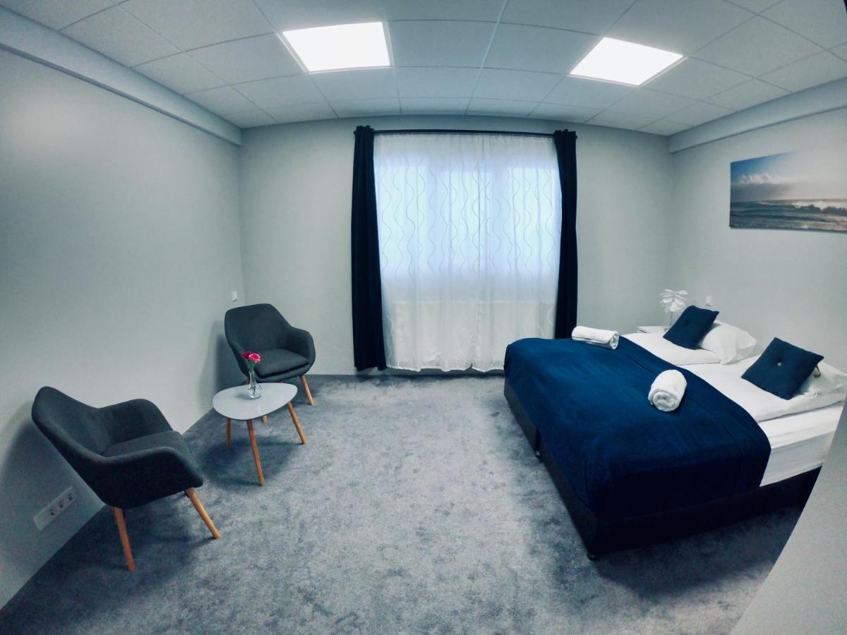 Hotel Tjarna Njarthvik Bagian luar foto